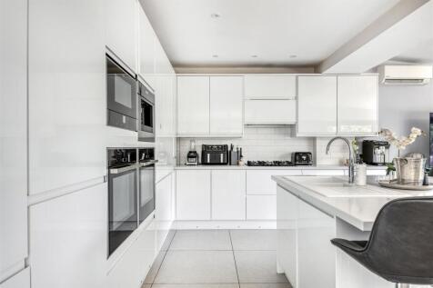 High Specification Fitted Kitchen