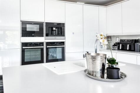 High Specification Fitted Kitchen