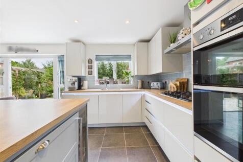 Quality Fitted Kitchen