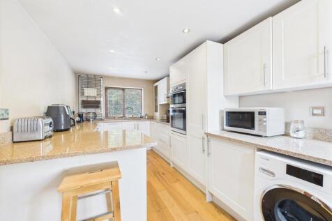 Quality Fitted Breakfast Kitchen