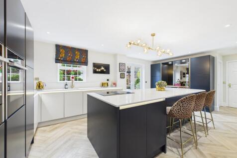 High Specification Fitted Kitchen