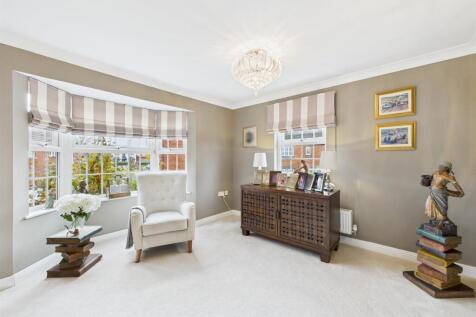 Fabulous First Floor Lounge