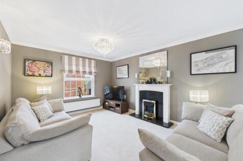 Fabulous First Floor Lounge