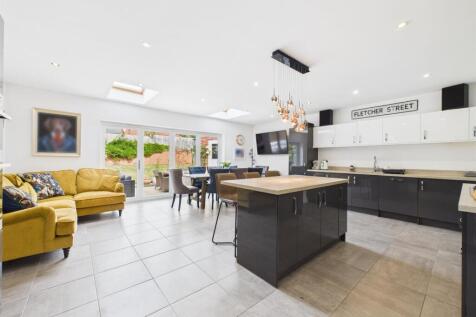 Superb Living Kitchen