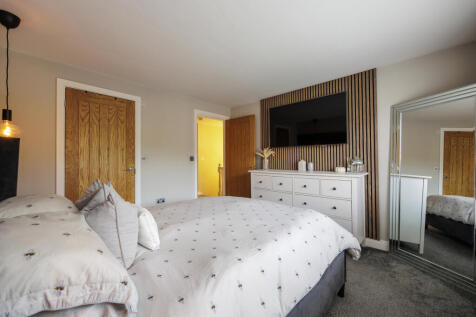 15 Heath close-39