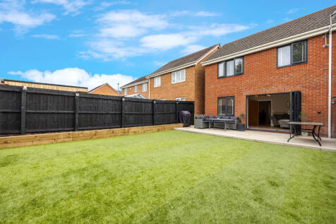 15 Heath close-28