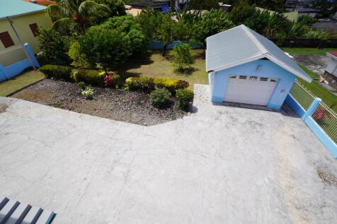 Detached garage