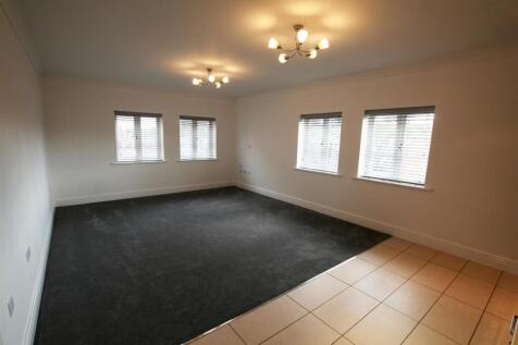 doughtycourt,9loungekitchen2.JPG