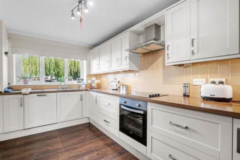 24 Camp Hill Avenue - Kitchen .jpg