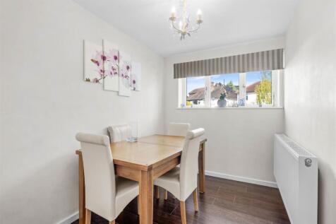24 Camp Hill Avenue - Dining room (brochure).jpg