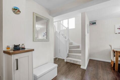 24 Camp Hill Avenue - Hallway.jpg