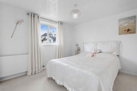 24 Camp Hill Avenue - Bedroom (brochure).jpg