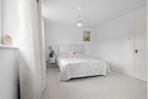 24 Camp Hill Avenue - Bedroom.jpg