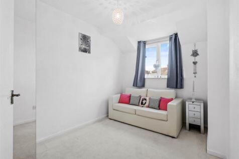 24 Camp Hill Avenue - Bedroom 3.jpg