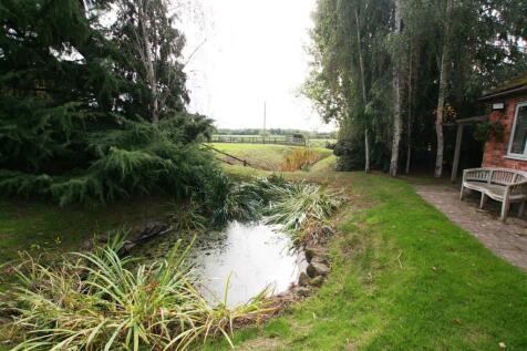 theoldcoachhouse,gardenpond.JPG
