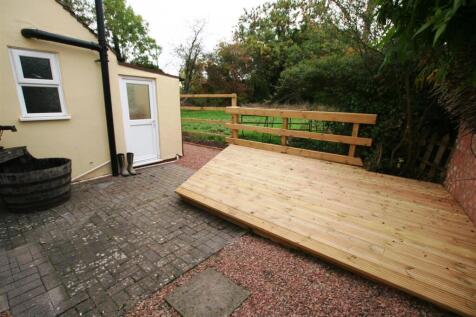 ferncottage,deckingarea.JPG
