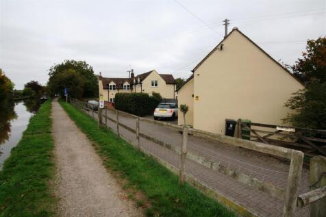 ferncottage,towpath.JPG