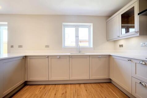 Kitchen 2.jpeg