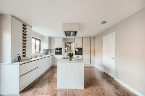 Kitchen (2).jpg