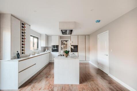 Kitchen (2).jpg