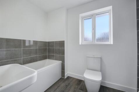 Plot 50 Main Bathroom.jpeg