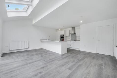 Plot 50 Kitchen.jpeg