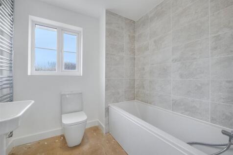 Plot 38 Main Bathroom.jpeg