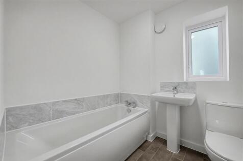 Main Bathroom with Bath.jpeg