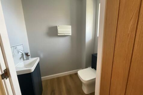 Plot 5 Cloakroom
