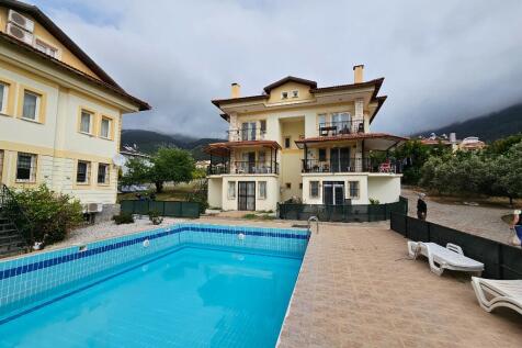 Small complex of 8