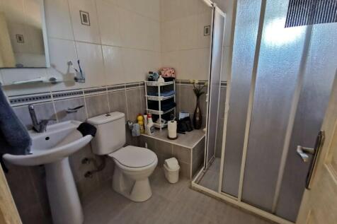 2nd bathroom