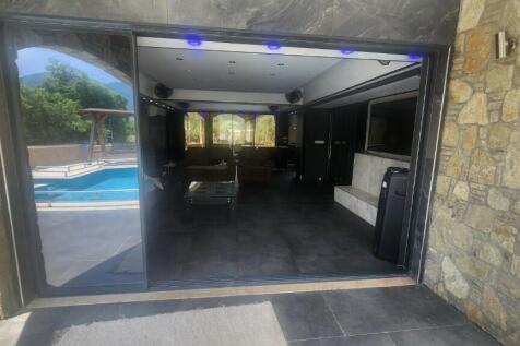 Front enc terrace