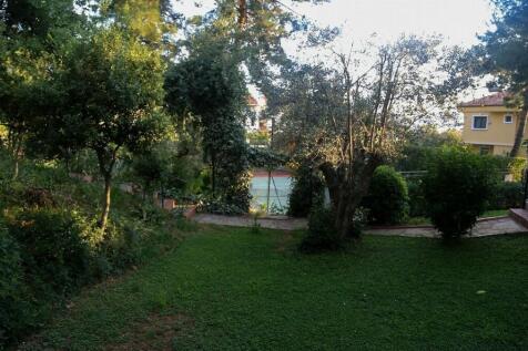 Gardens to pool