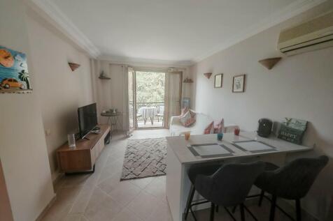 Kitchen to lounge