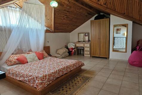 Large Bedroom
