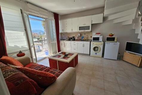 Lounge Kitchen 