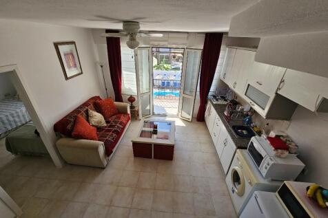Lounge Kitchen 