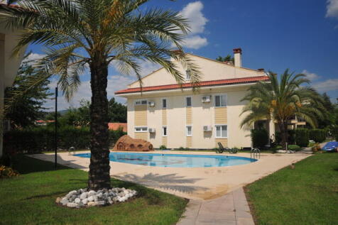 closest pool