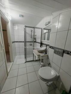 Family bathroom 2