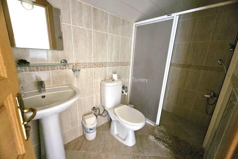 En-suite bathroom