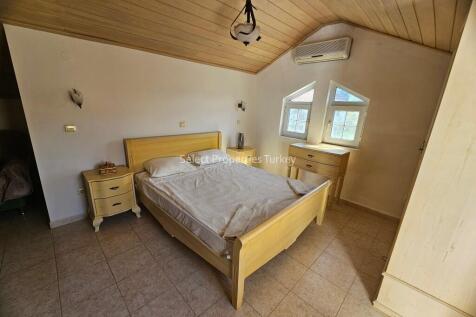 Bright &amp; airy room