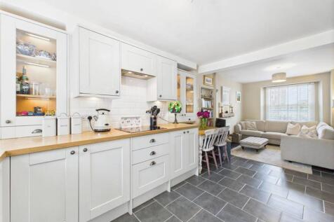 Kitchen/Living Area