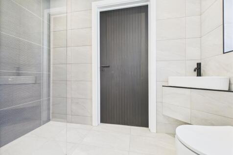 En Suite (Bed 3 &amp; 4)