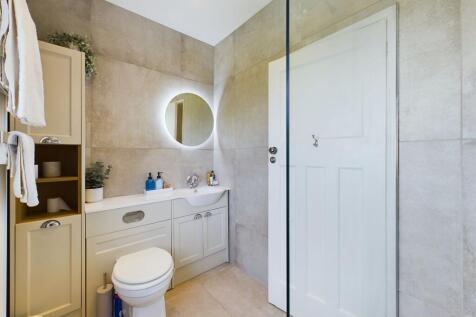 Shower Room (First Floor)