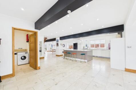 Kitchen/Living Area