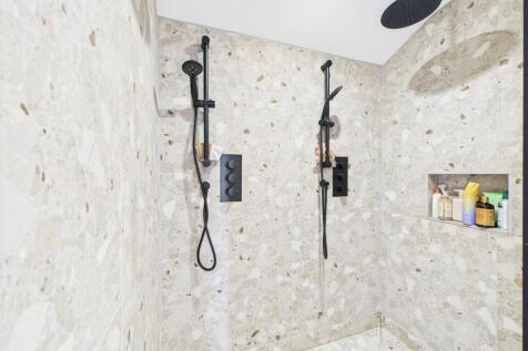 En Suite 1