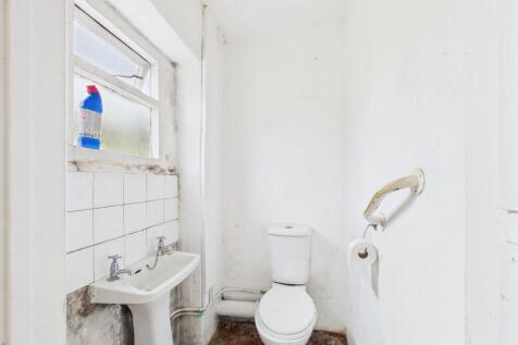 WC (Groundfloor)