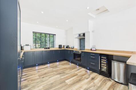 Kitchen/Living Area 2