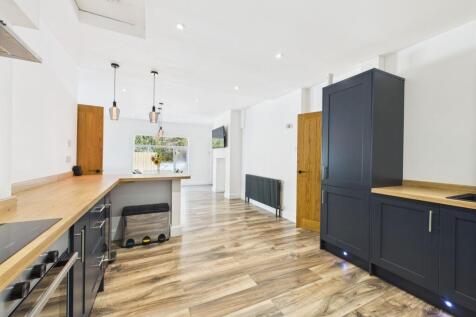 Kitchen/Living Area 2
