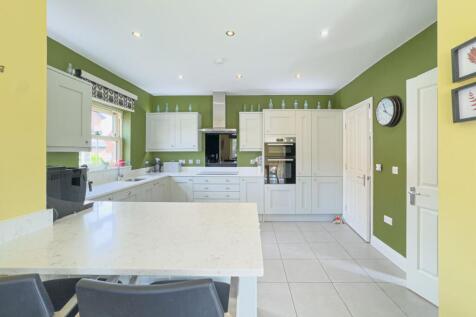 Family Kitchen/Dining Room